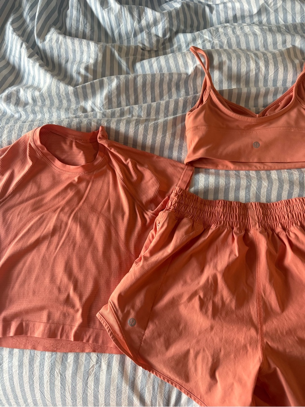 Lululemon hotty hot short set (3 pcs) sweetheart bra and swiftly tech crop tee - Picture 7 of 7